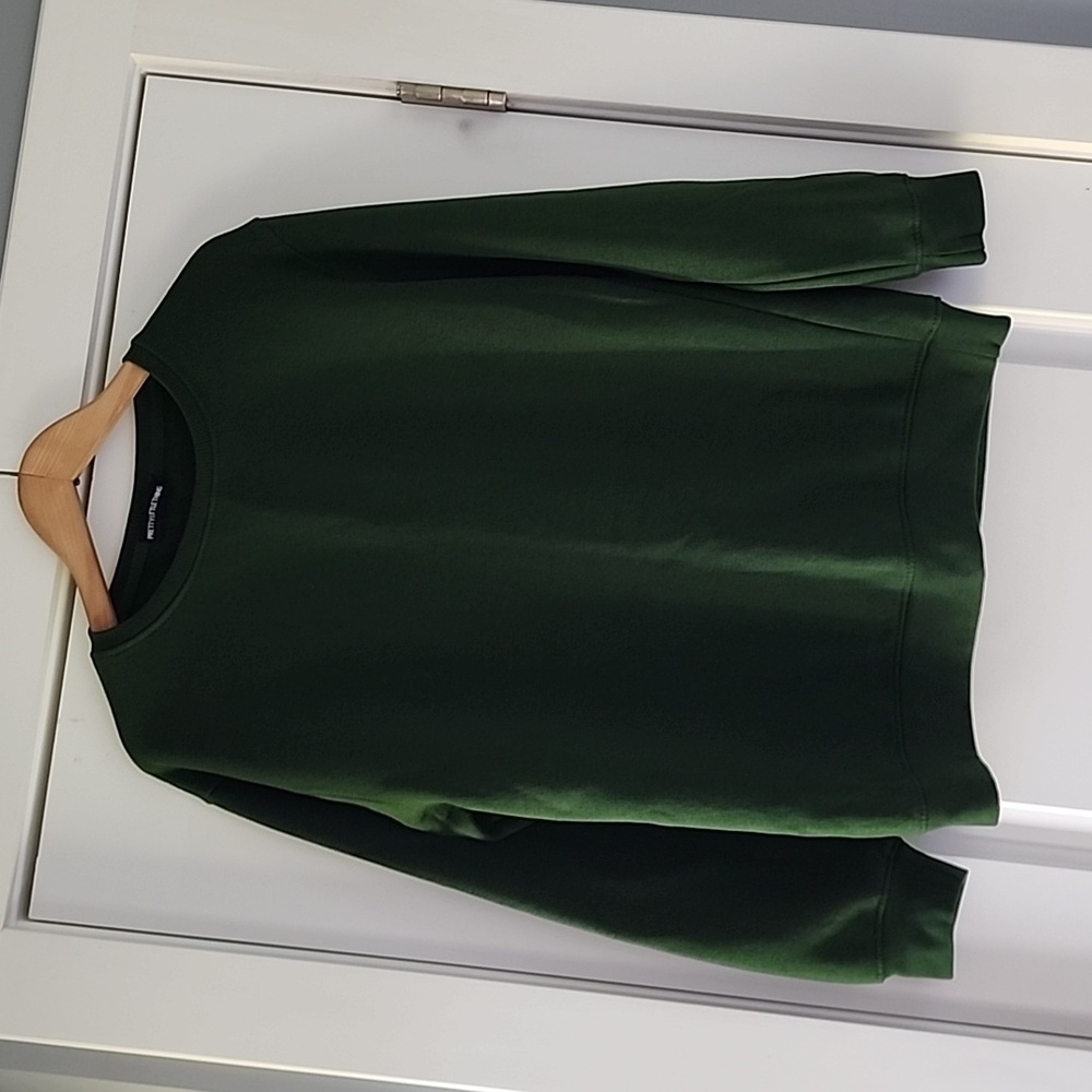 Pretty Little Thing dark green crew neck sweatshirt!